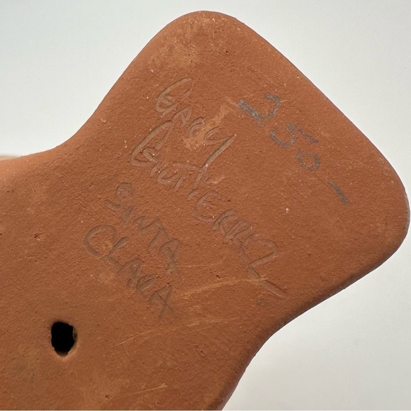 Gary Gutierrez Santa Clara Pueblo Pottery Figurine – Signed, 4.5” - Picture 9 of 12